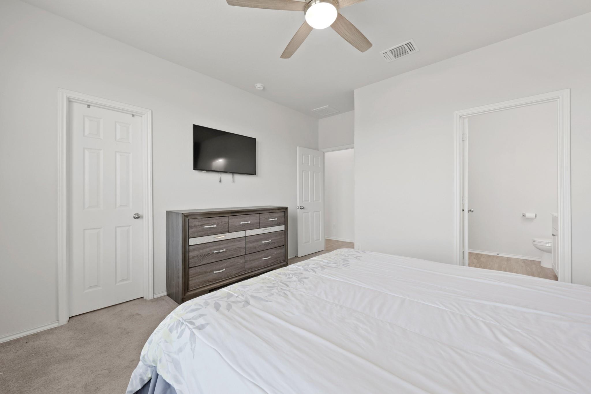 240 Bedford Falls Ln, Jarrell, TX 76537