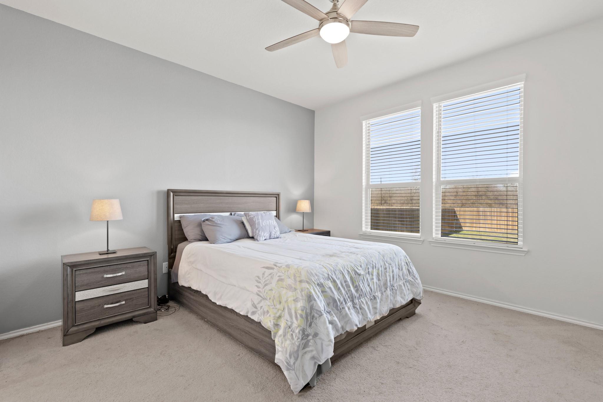 240 Bedford Falls Ln, Jarrell, TX 76537