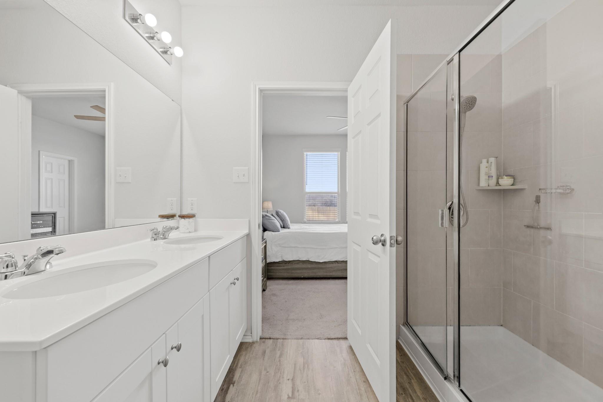 240 Bedford Falls Ln, Jarrell, TX 76537