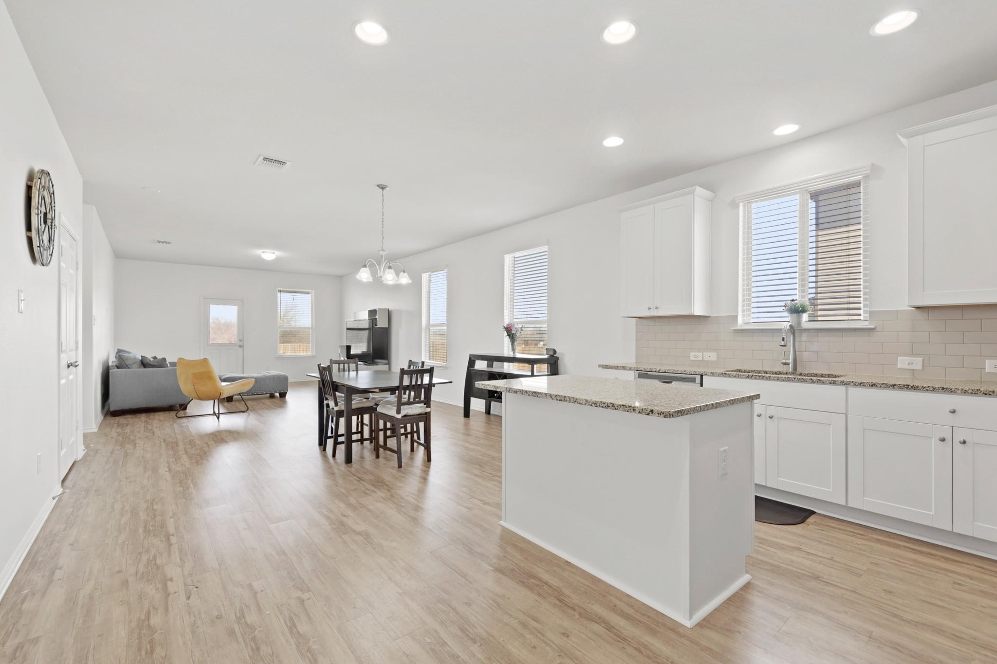 240 Bedford Falls Ln, Jarrell, TX 76537