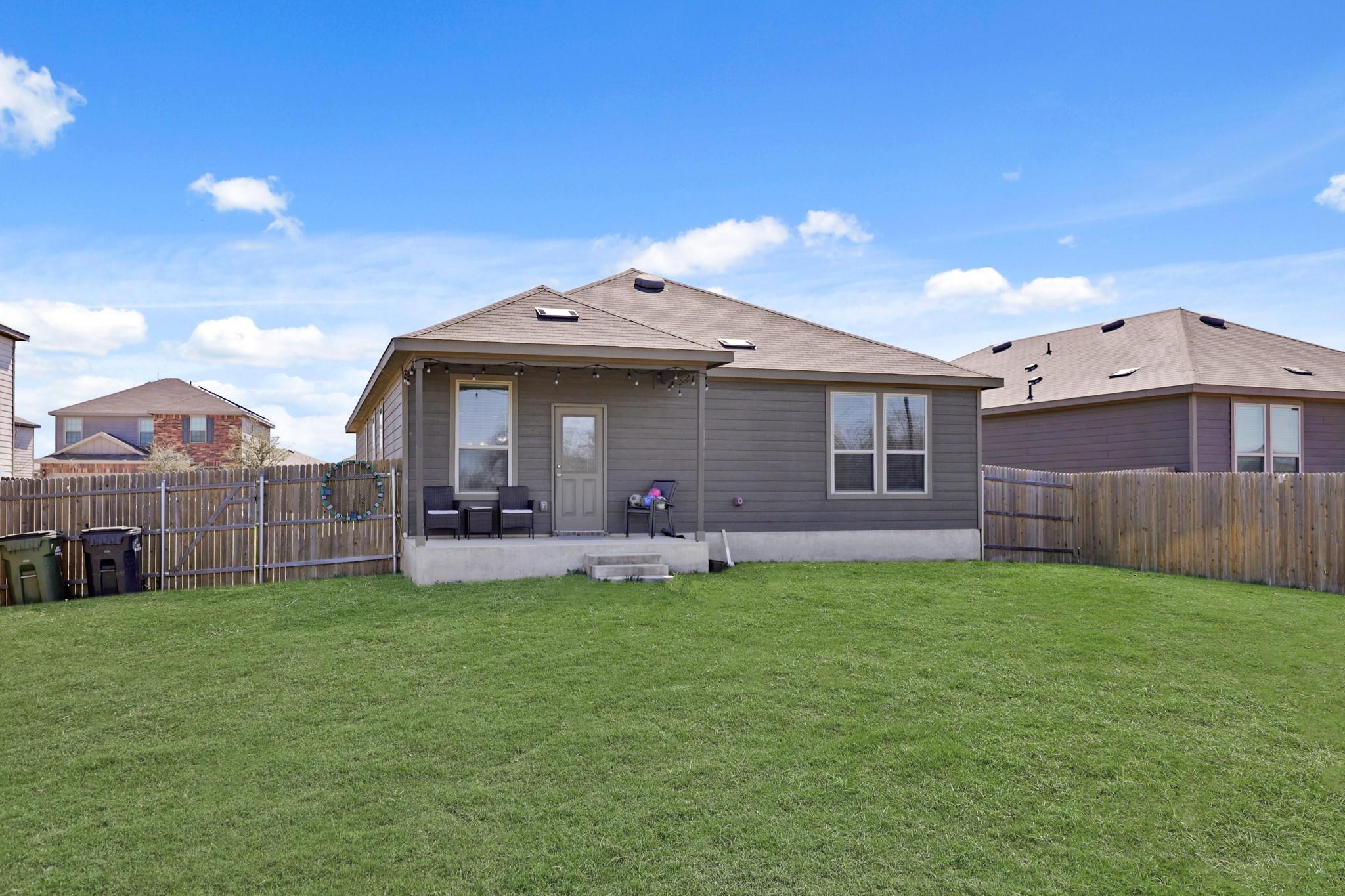 240 Bedford Falls Ln, Jarrell, TX 76537