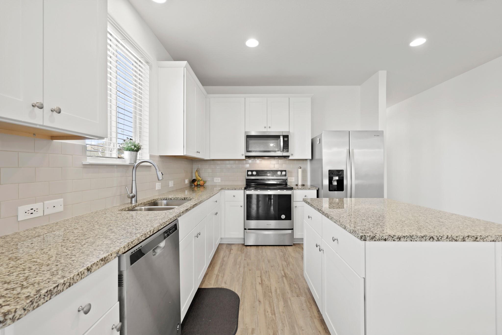 240 Bedford Falls Ln, Jarrell, TX 76537