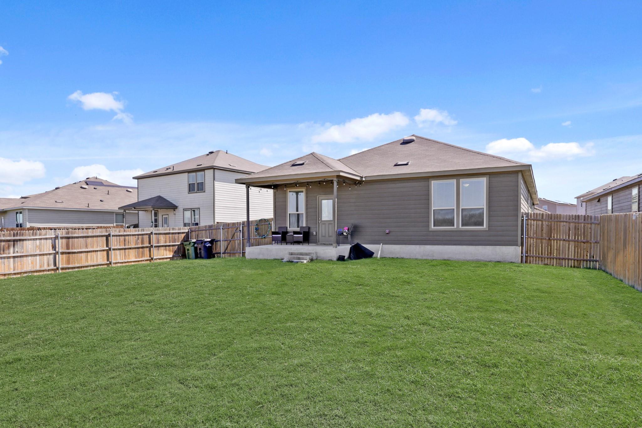 240 Bedford Falls Ln, Jarrell, TX 76537