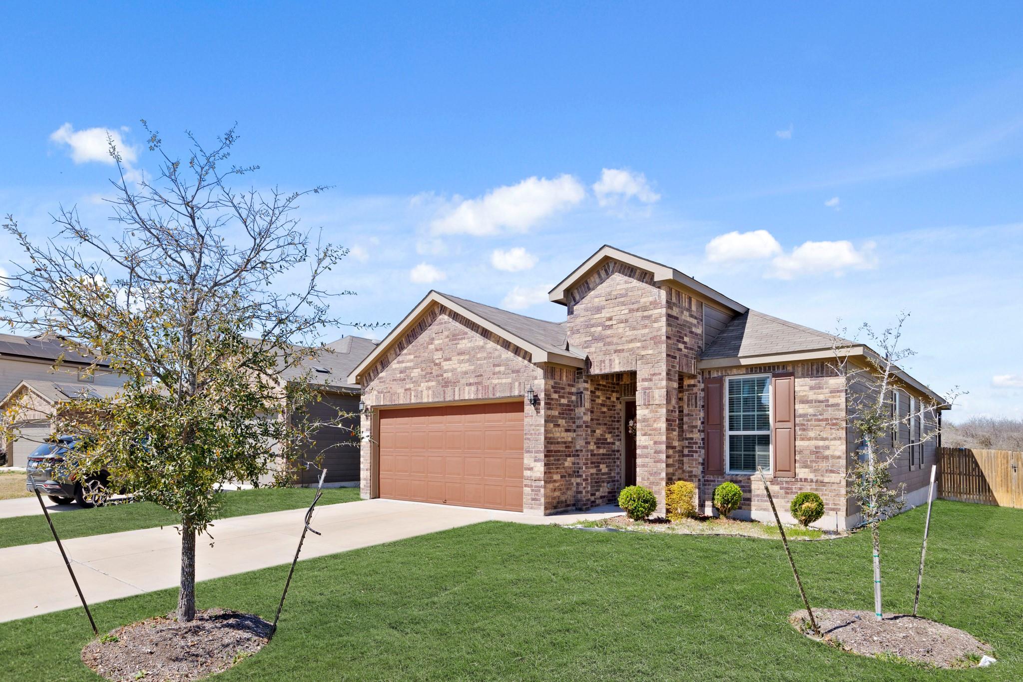 240 Bedford Falls Ln, Jarrell, TX 76537