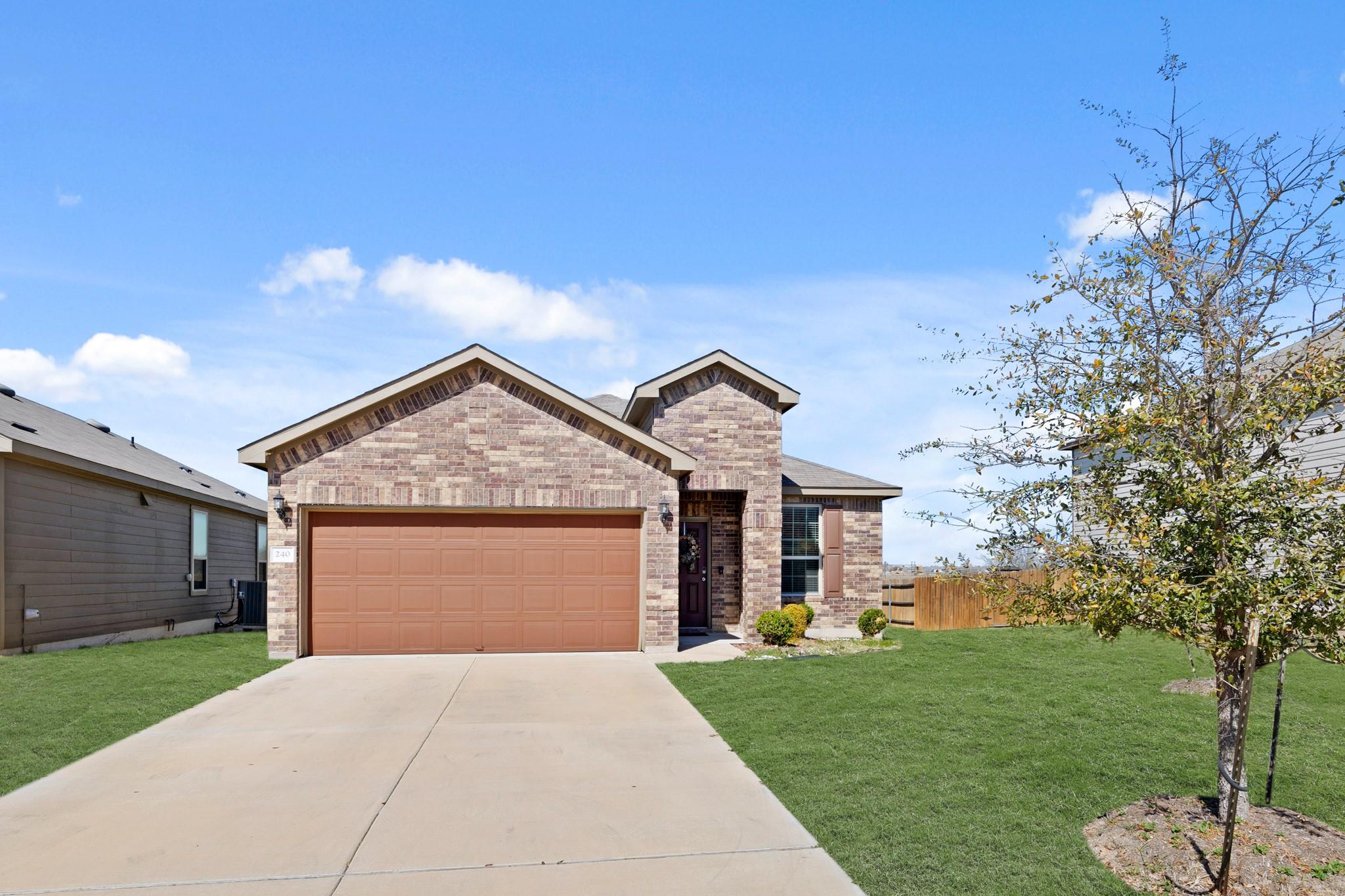 240 Bedford Falls Ln, Jarrell, TX 76537