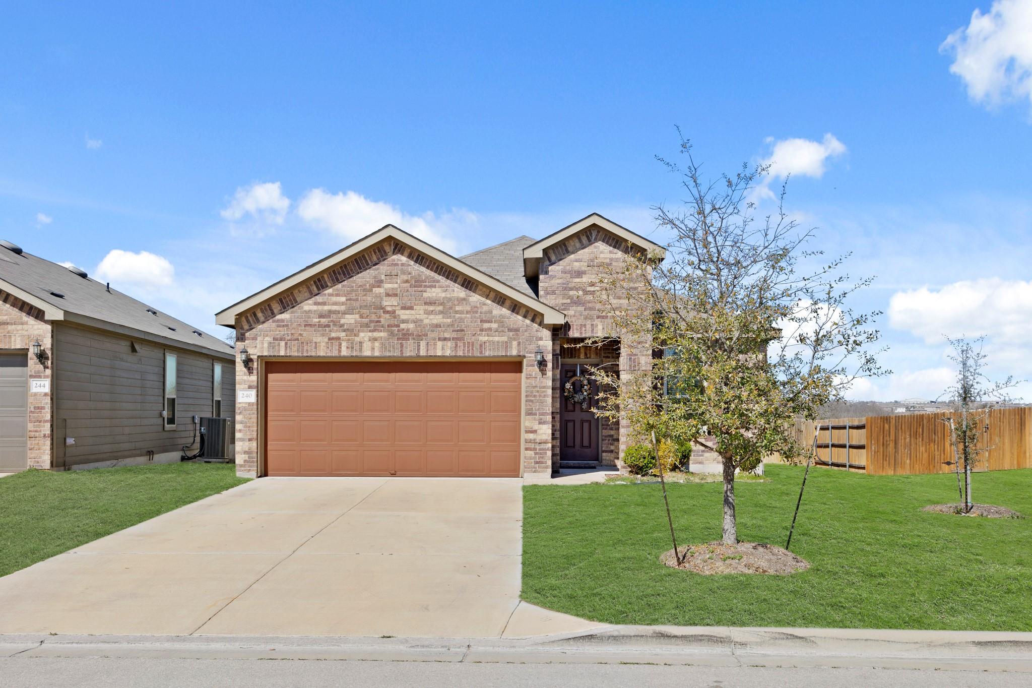 240 Bedford Falls Ln, Jarrell, TX 76537