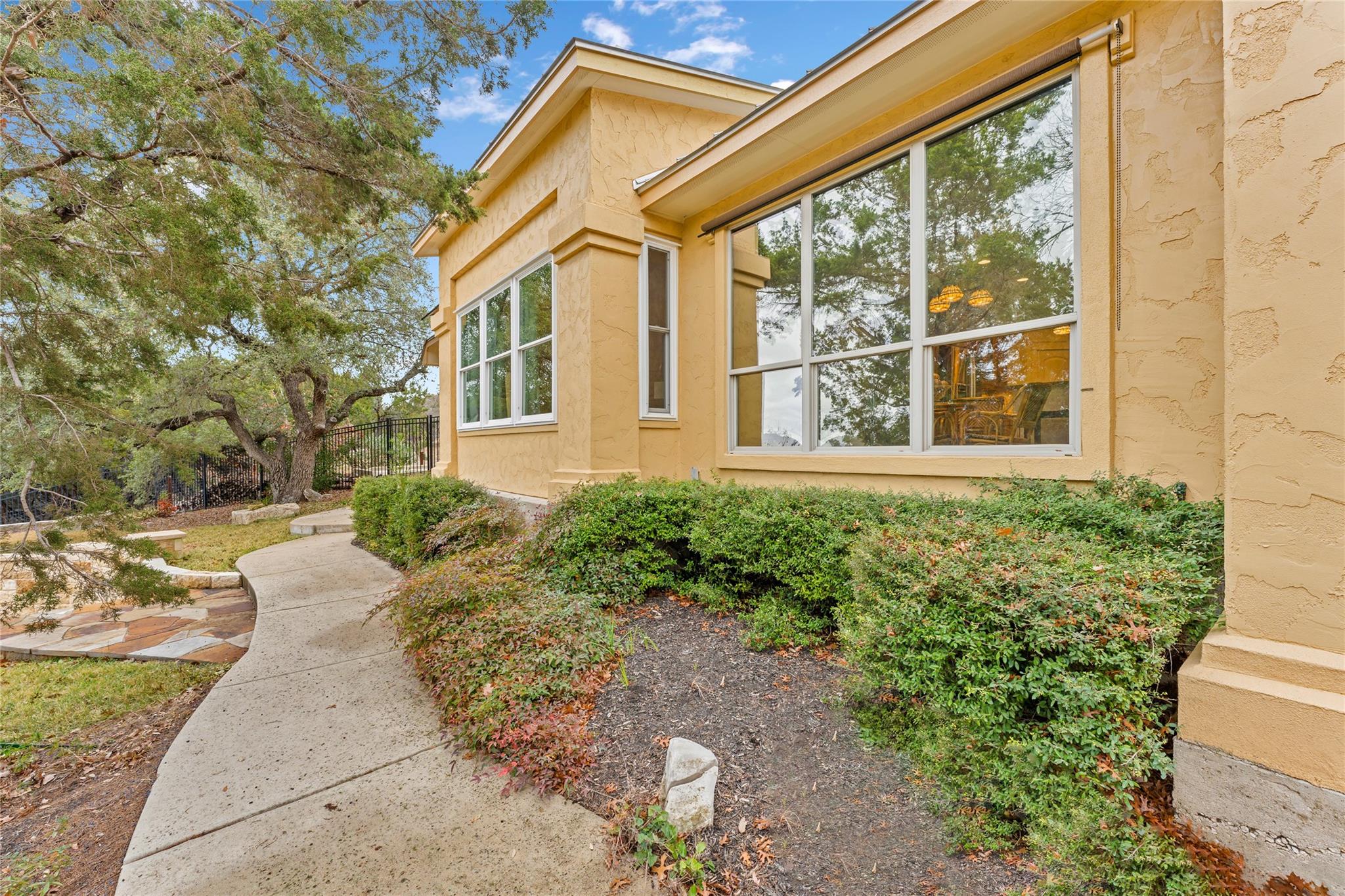 413 Rock House Dr, Liberty Hill, TX 78642