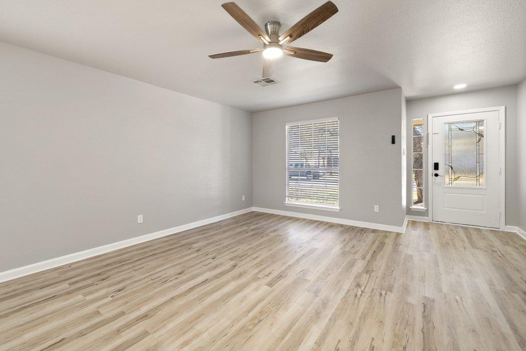 2511 Claudia Dr, Leander, TX 78641