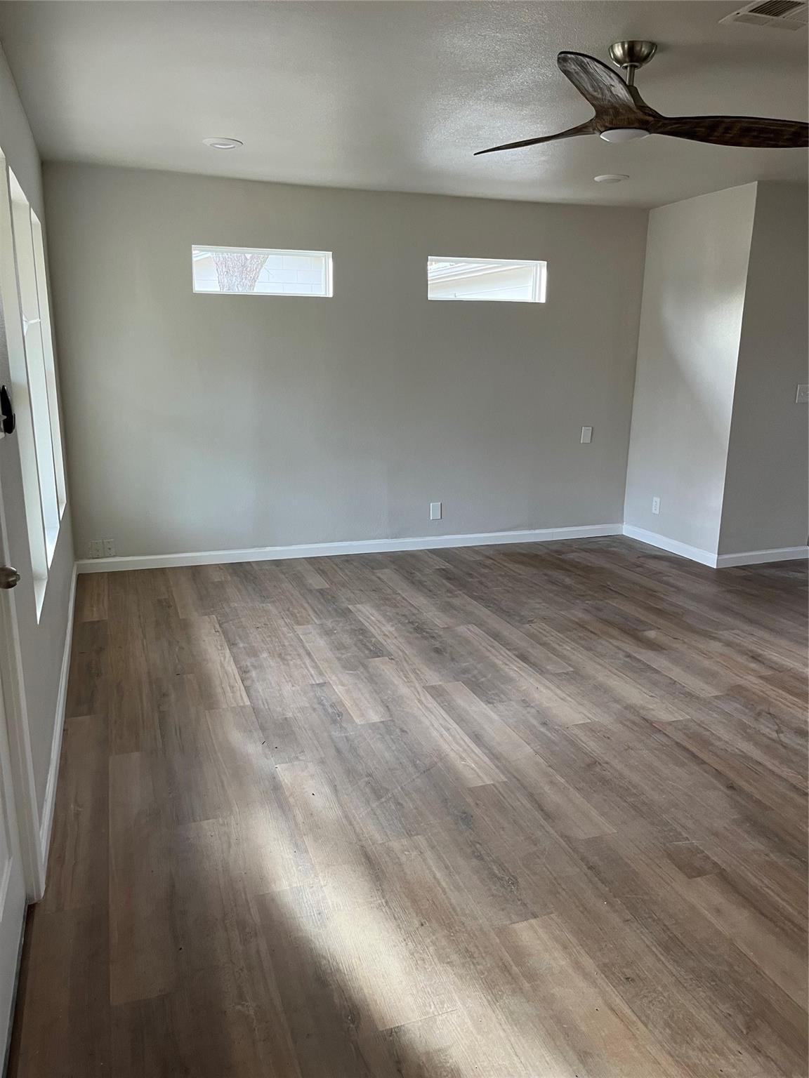 1100 Wallace St, Taylor, TX 76574