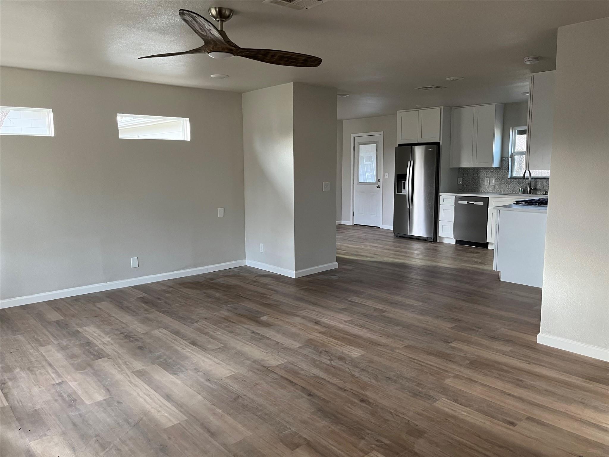 1100 Wallace St, Taylor, TX 76574