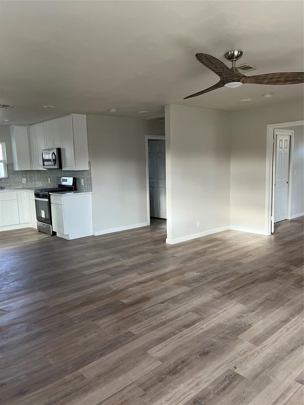 1100 Wallace St, Taylor, TX 76574