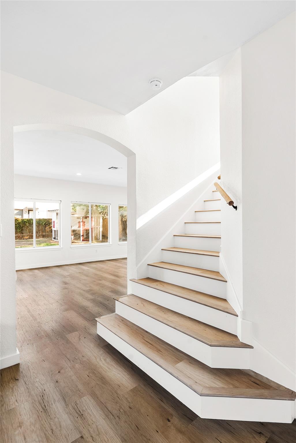 3817 Tailfeather Dr, Round Rock, TX 78681