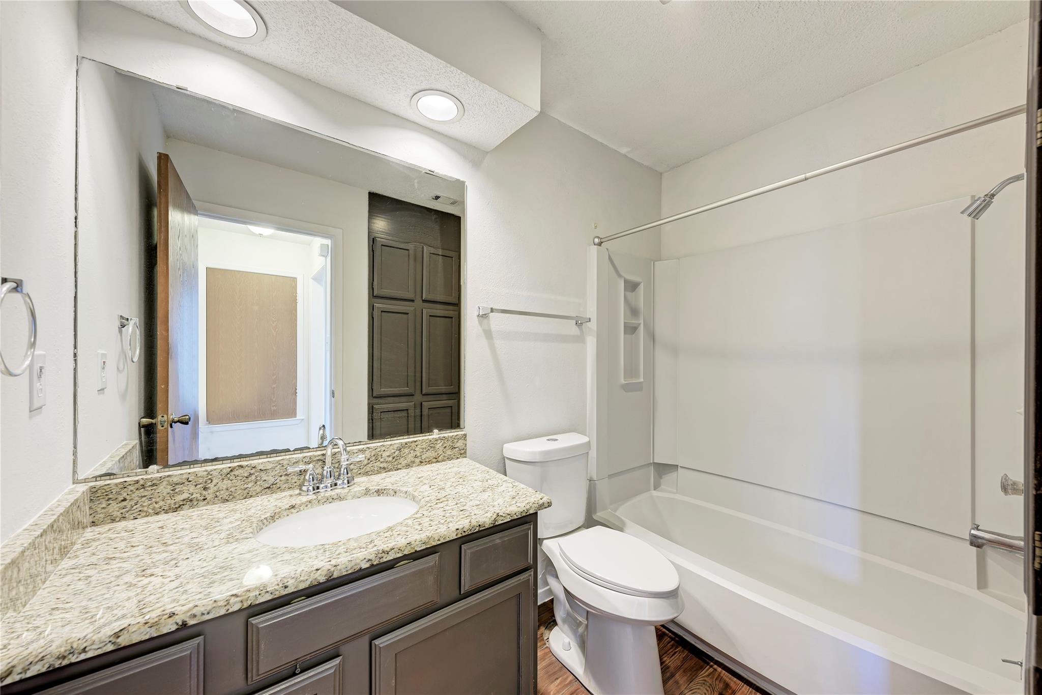 2106 Nickerson St # 203, Austin, TX 78704