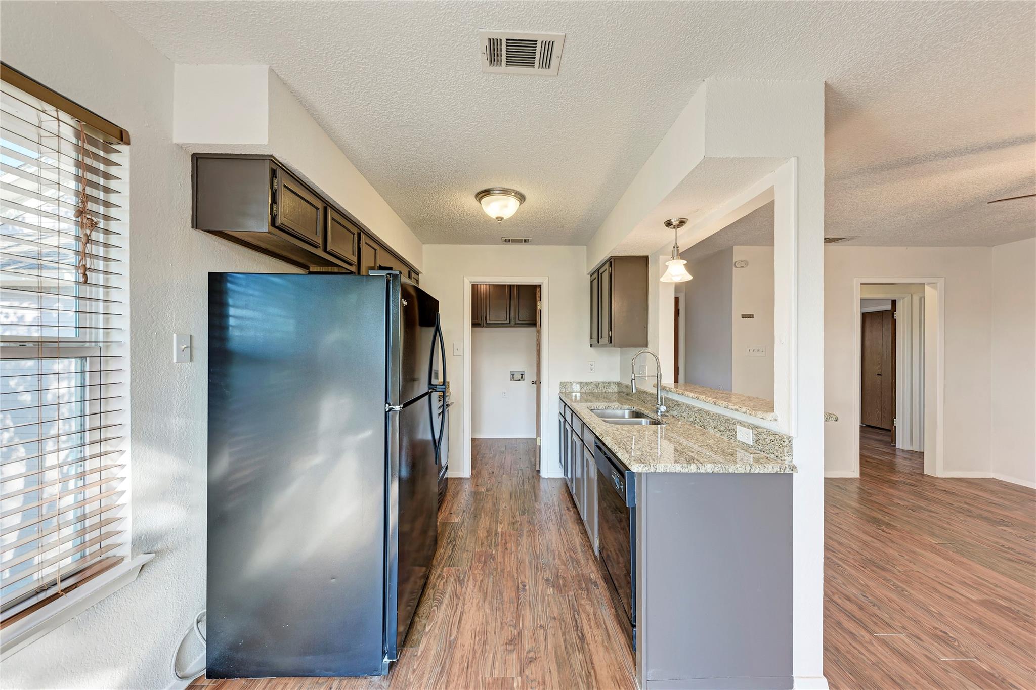 2106 Nickerson St # 203, Austin, TX 78704