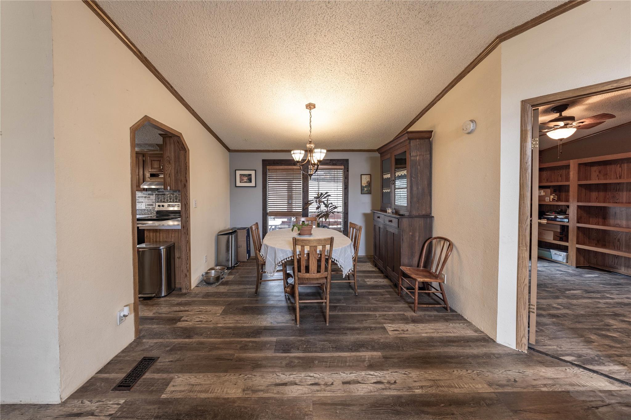 715 Bee Gee Rd, Driftwood, TX 78619