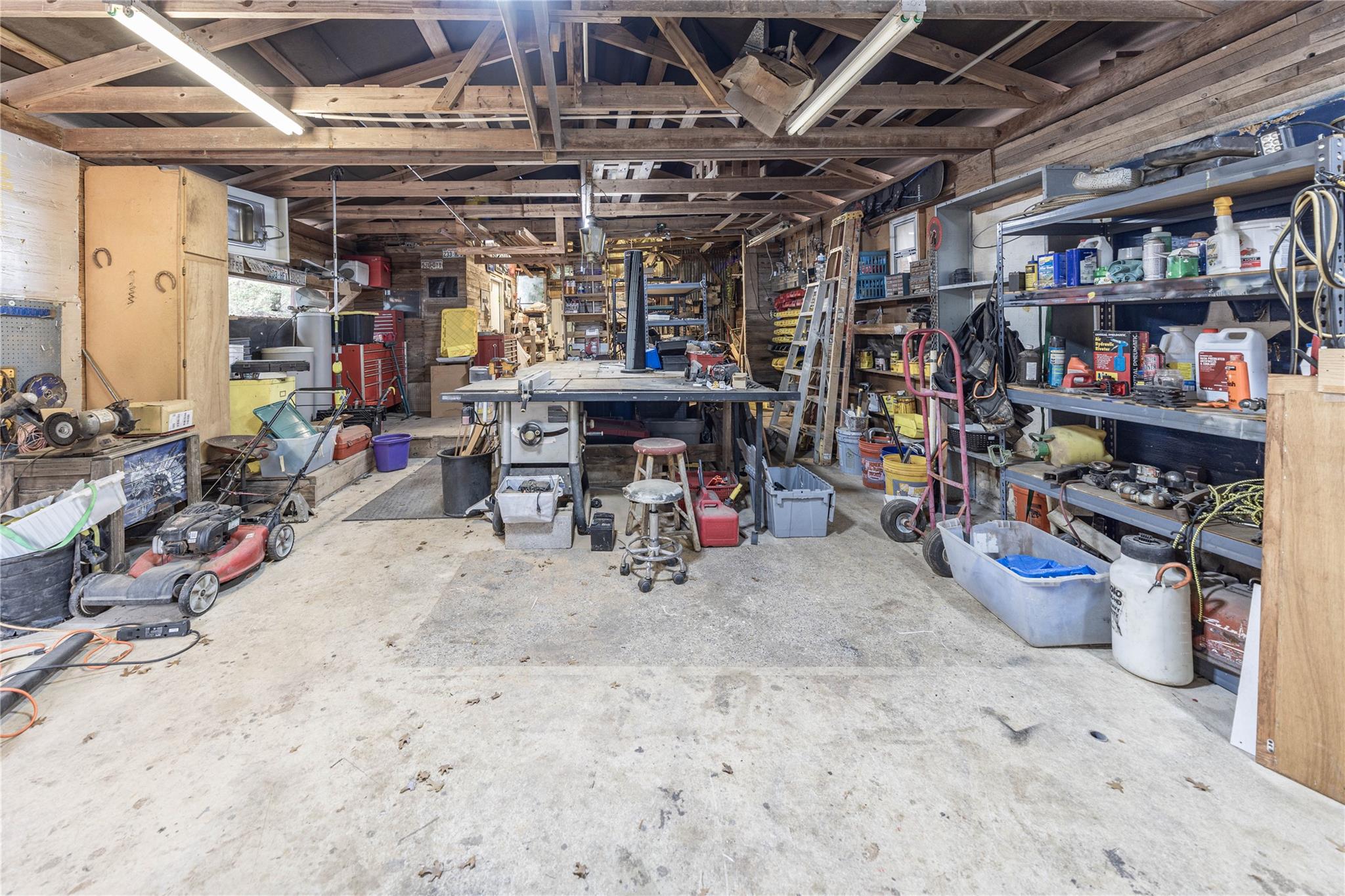 715 Bee Gee Rd, Driftwood, TX 78619