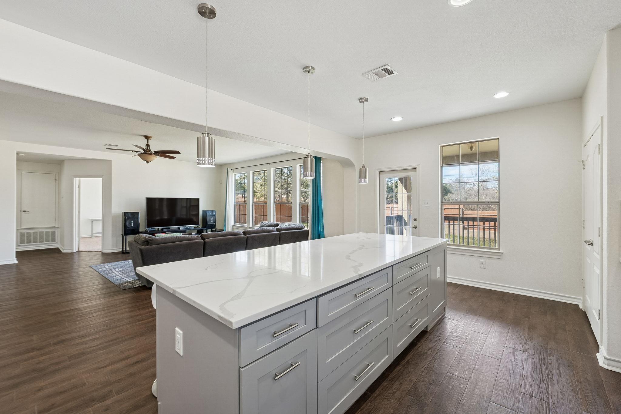 615 Whistlers Walk Trl, Cedar Park, TX 78613