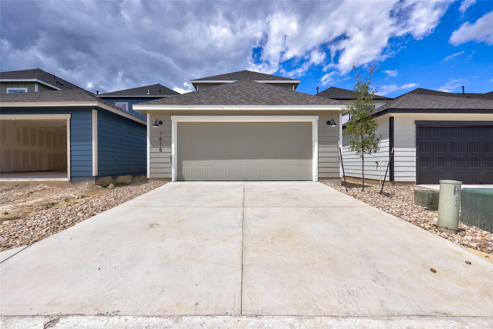 1616 Bella Dr, Leander, TX 78641