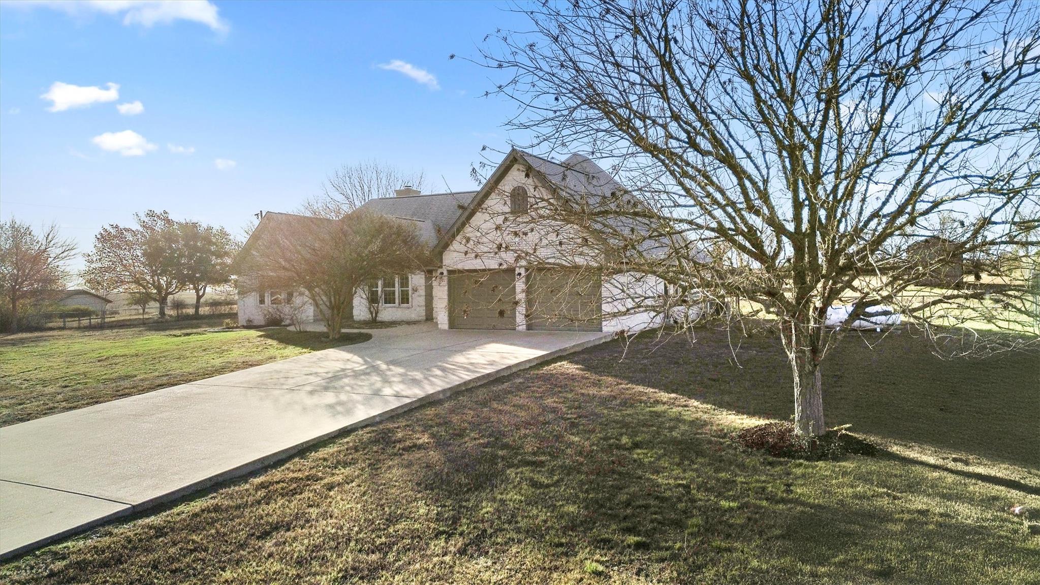 336 Crest Circle Dr, San Marcos, TX 78666