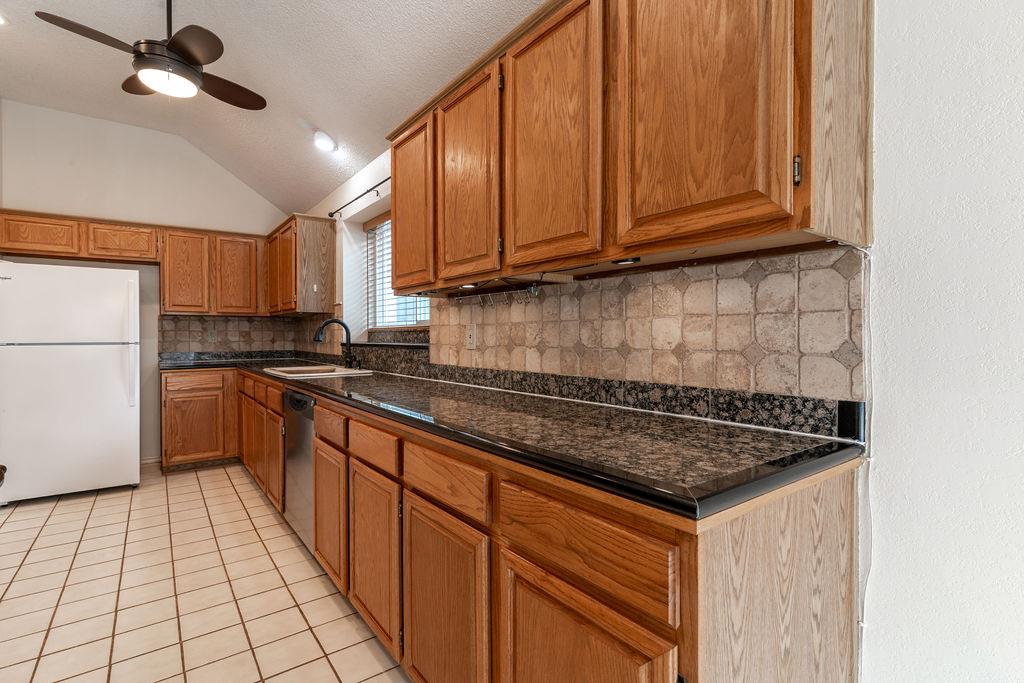 1012 Parrot Trl, Round Rock, TX 78681