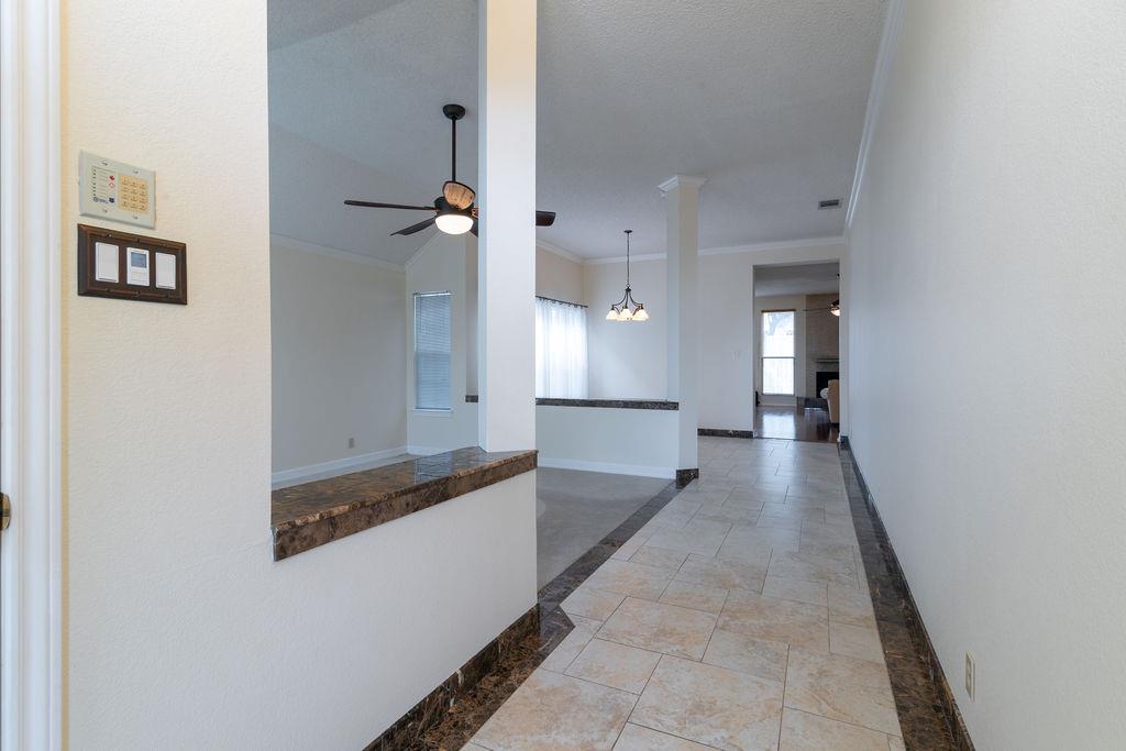 1012 Parrot Trl, Round Rock, TX 78681