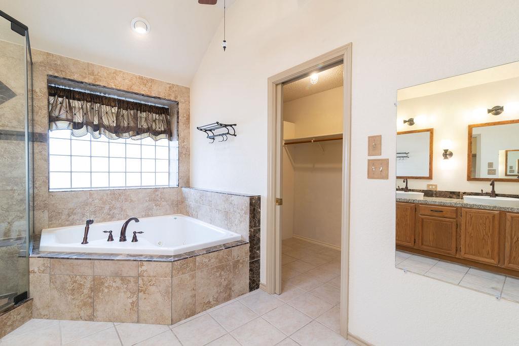 1012 Parrot Trl, Round Rock, TX 78681