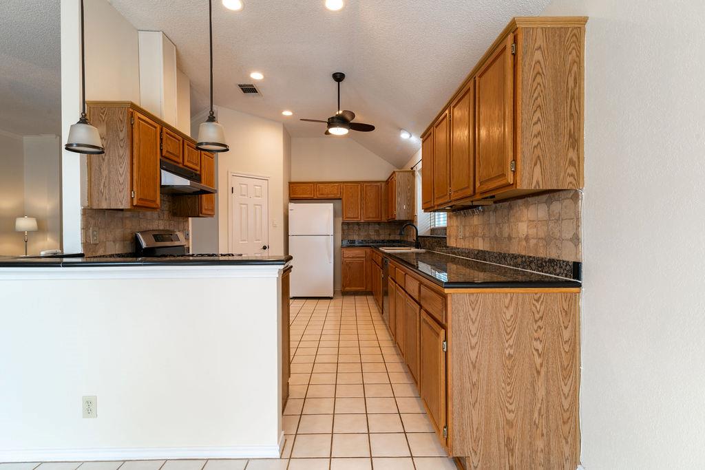 1012 Parrot Trl, Round Rock, TX 78681