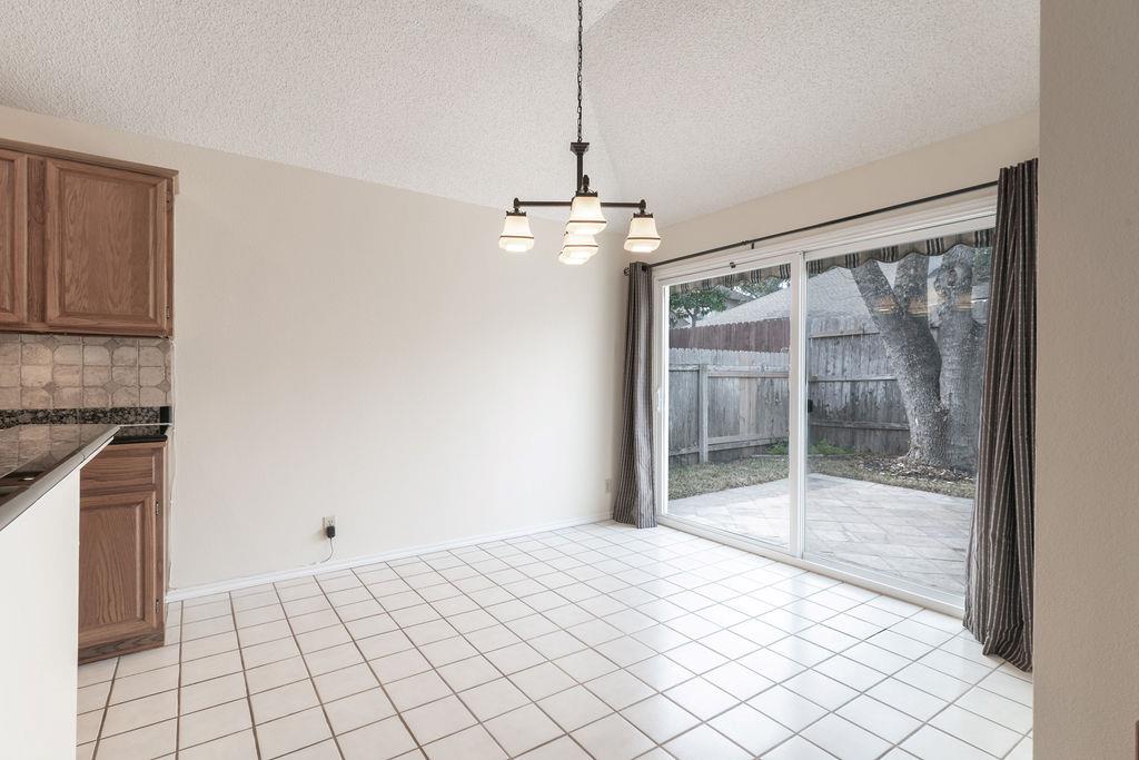 1012 Parrot Trl, Round Rock, TX 78681