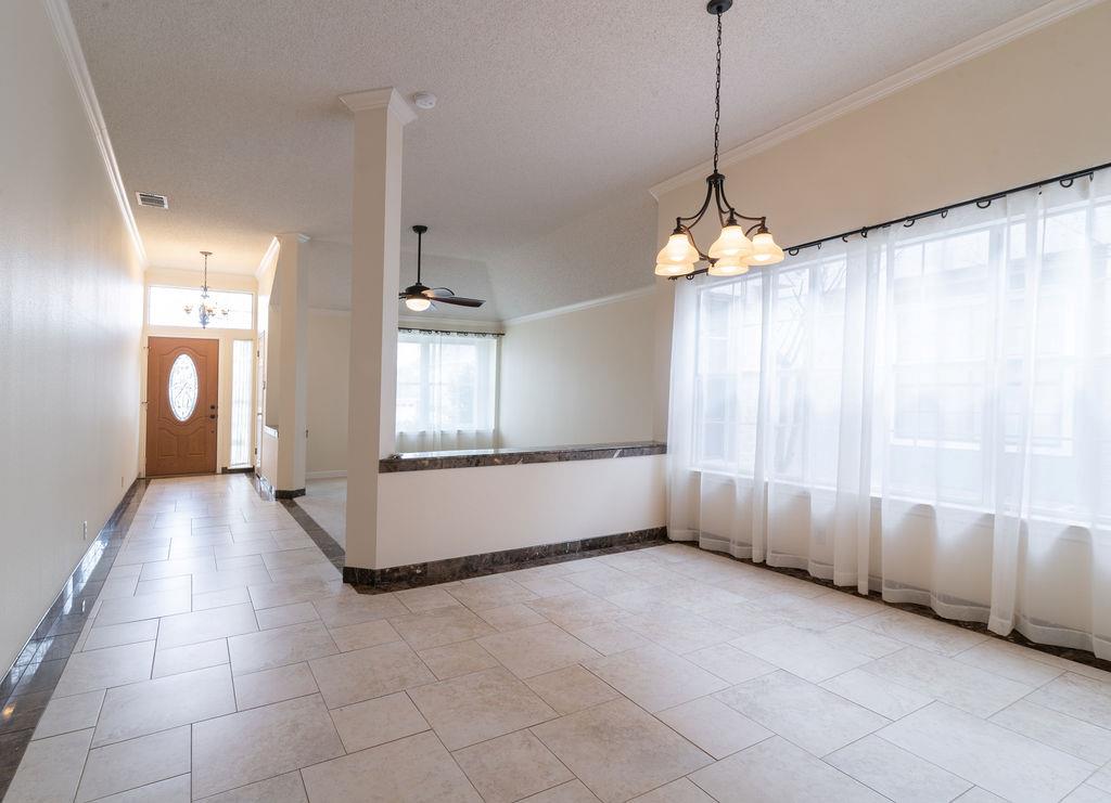 1012 Parrot Trl, Round Rock, TX 78681