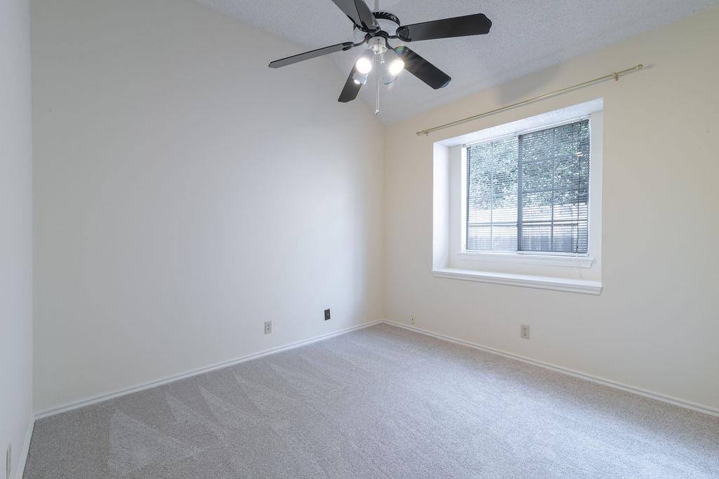 1012 Parrot Trl, Round Rock, TX 78681