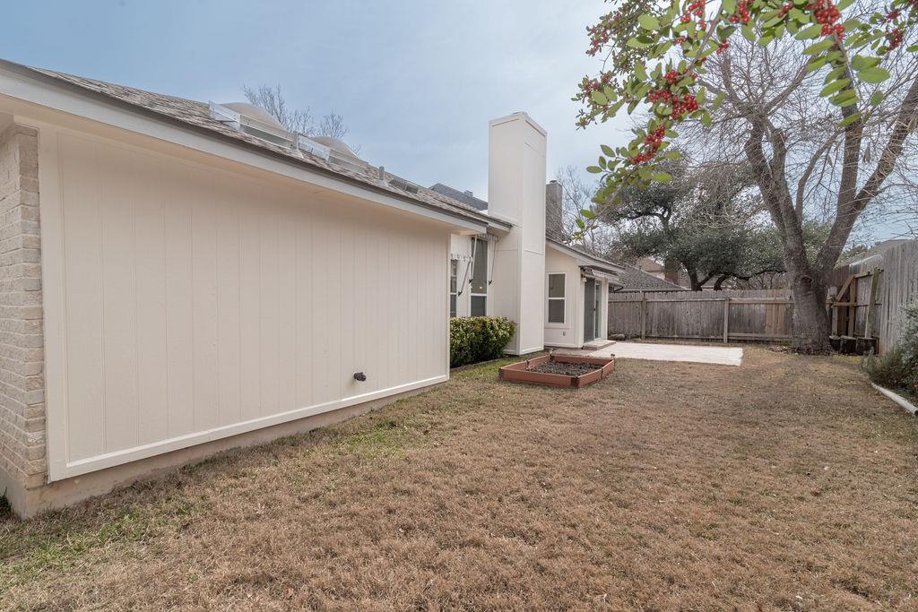 1012 Parrot Trl, Round Rock, TX 78681