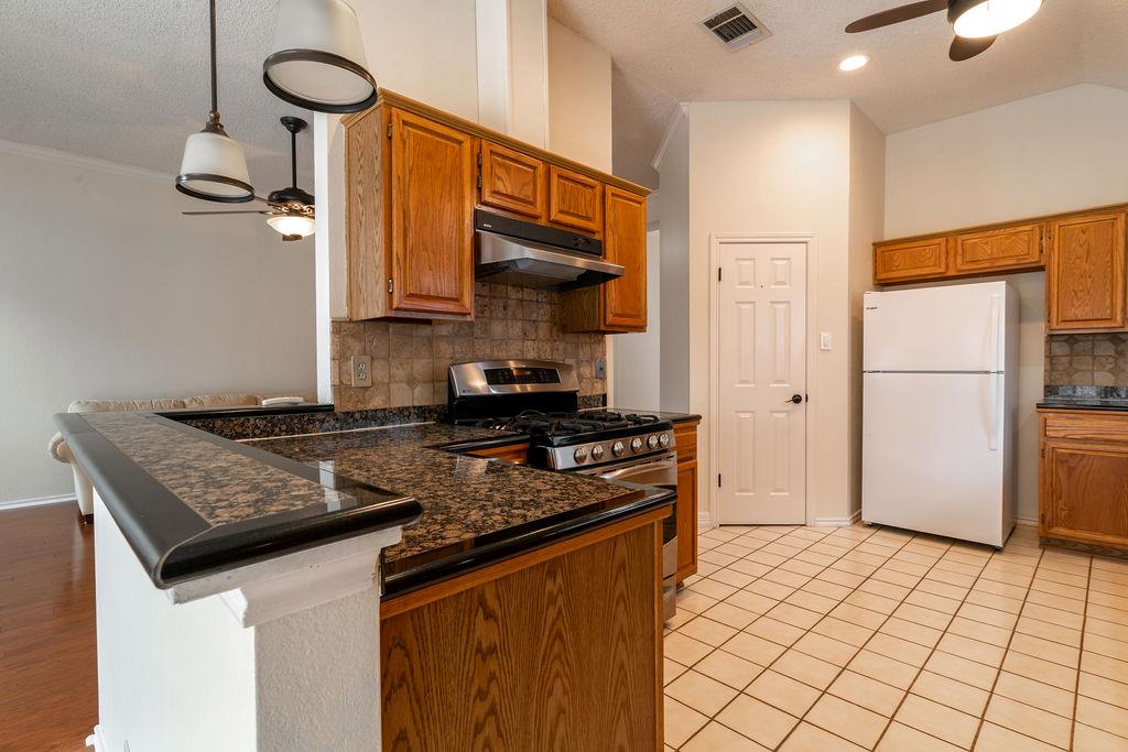 1012 Parrot Trl, Round Rock, TX 78681