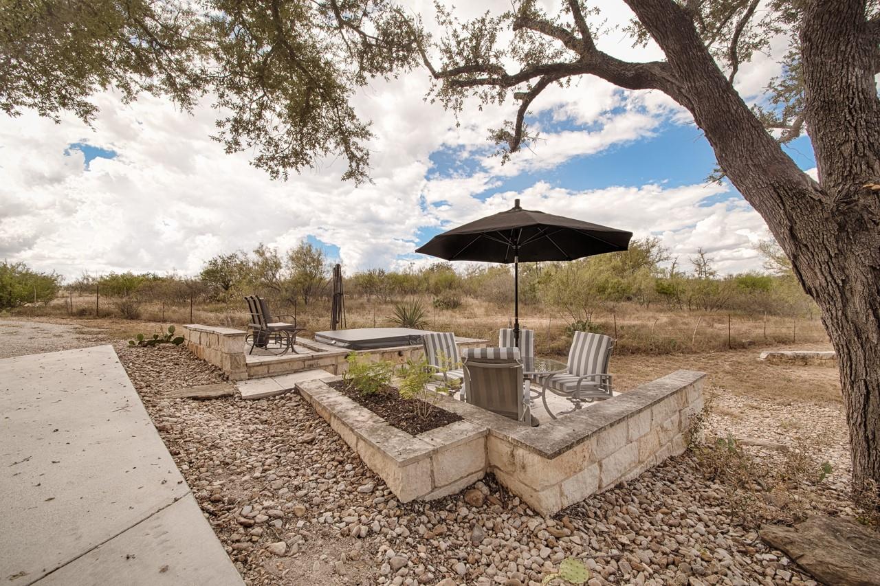 348 Chimney Cove Dr, Marble Falls, TX 78654