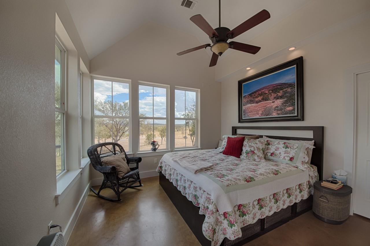 348 Chimney Cove Dr, Marble Falls, TX 78654