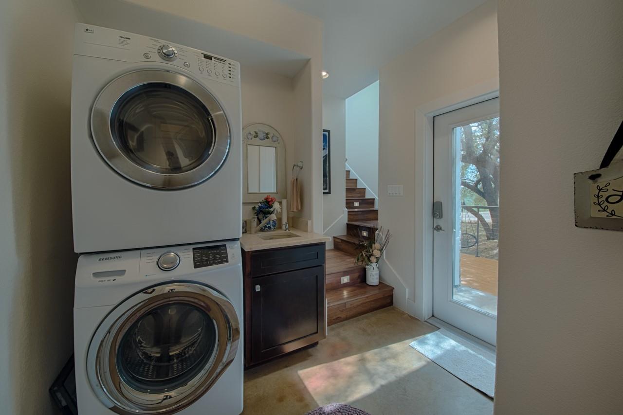 348 Chimney Cove Dr, Marble Falls, TX 78654