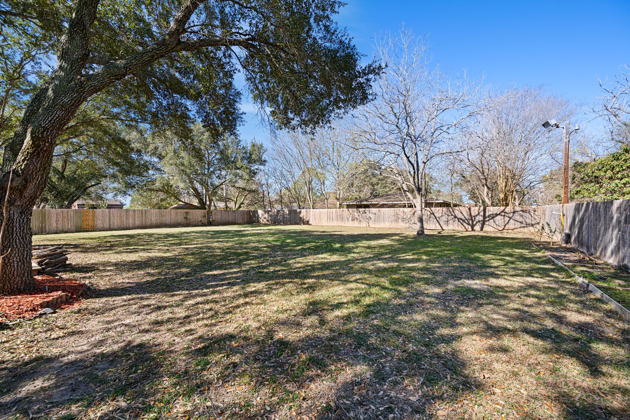 705 Trochta St, El Campo, TX 77437