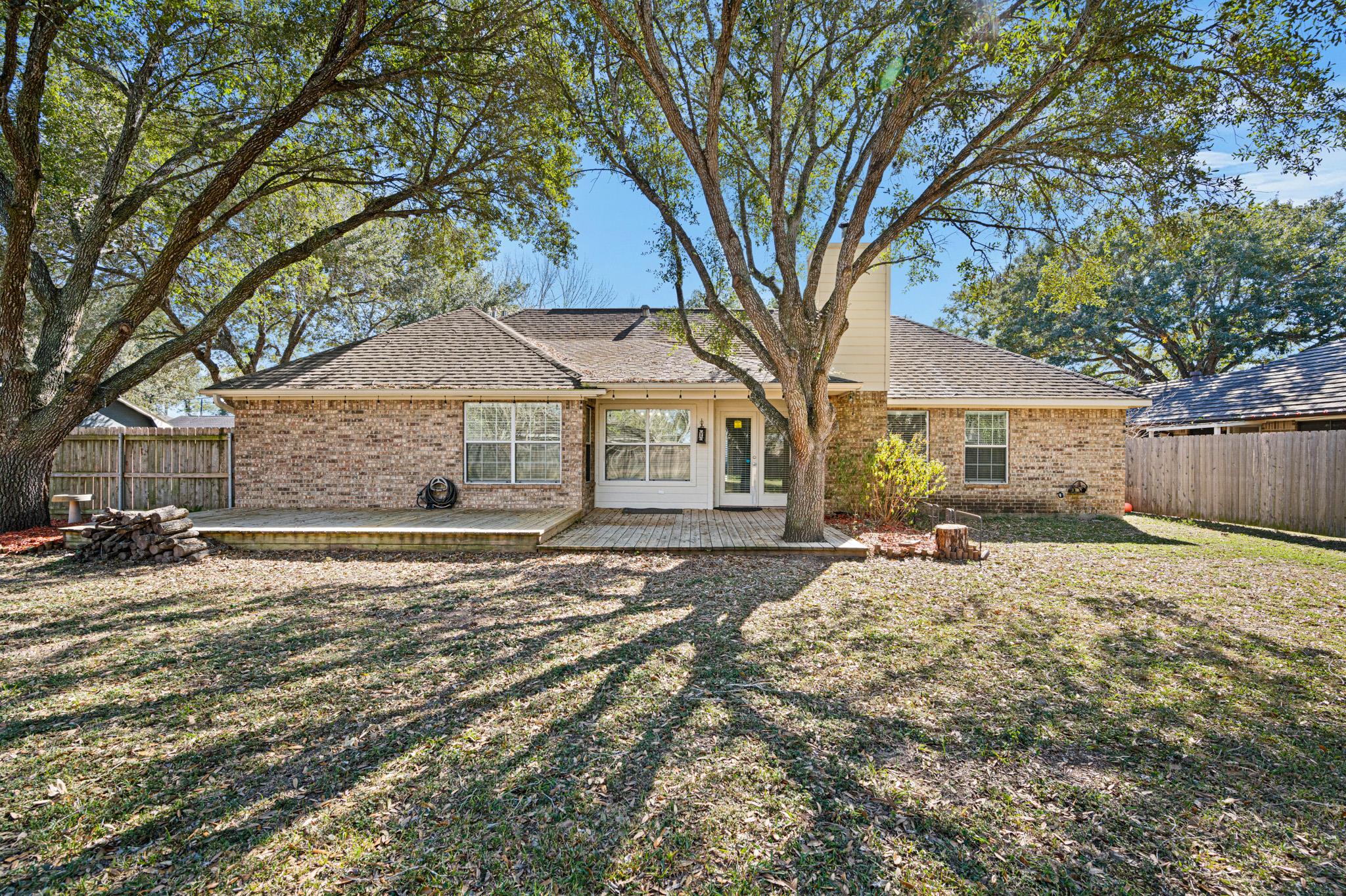 705 Trochta St, El Campo, TX 77437