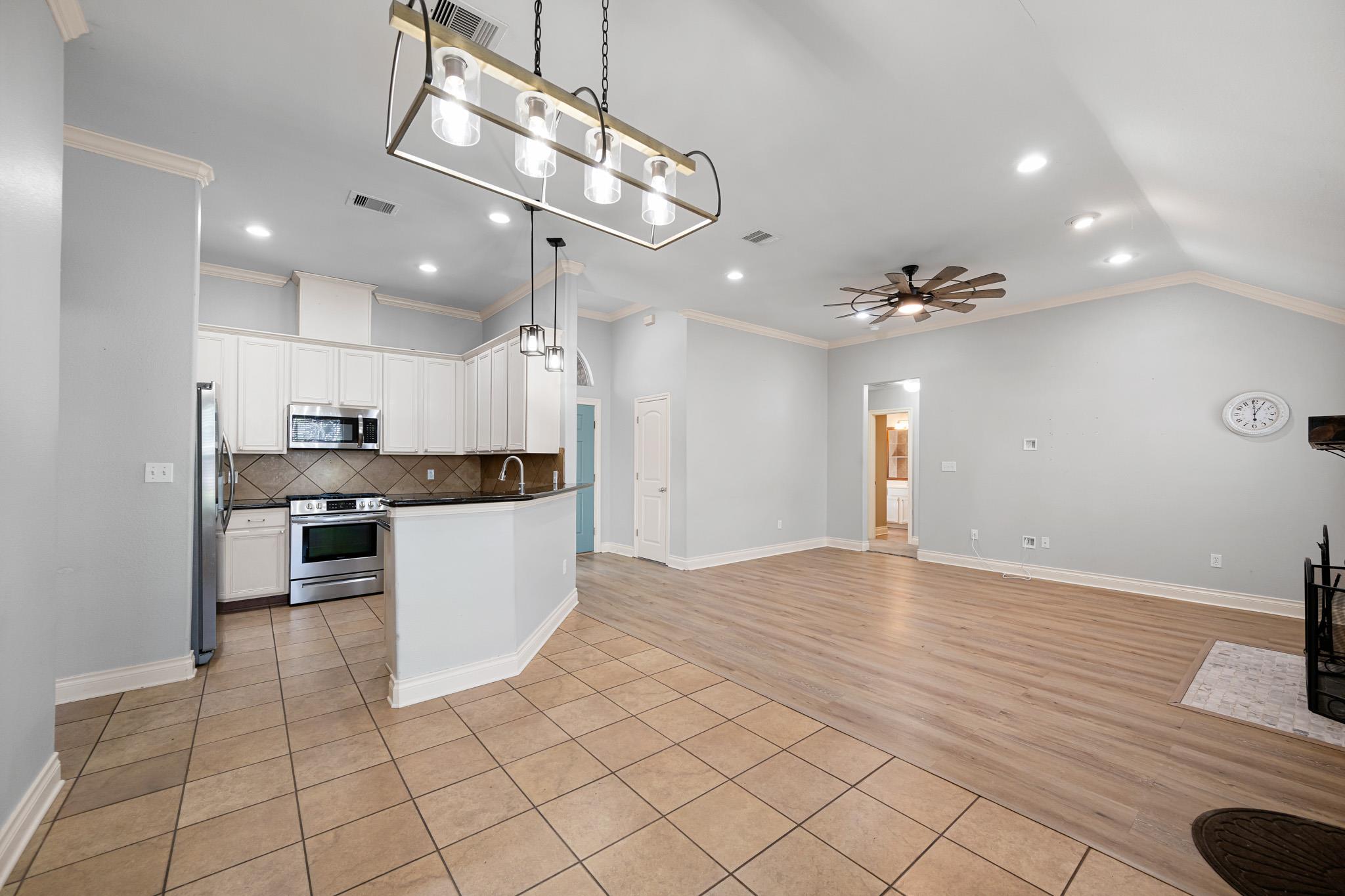 705 Trochta St, El Campo, TX 77437