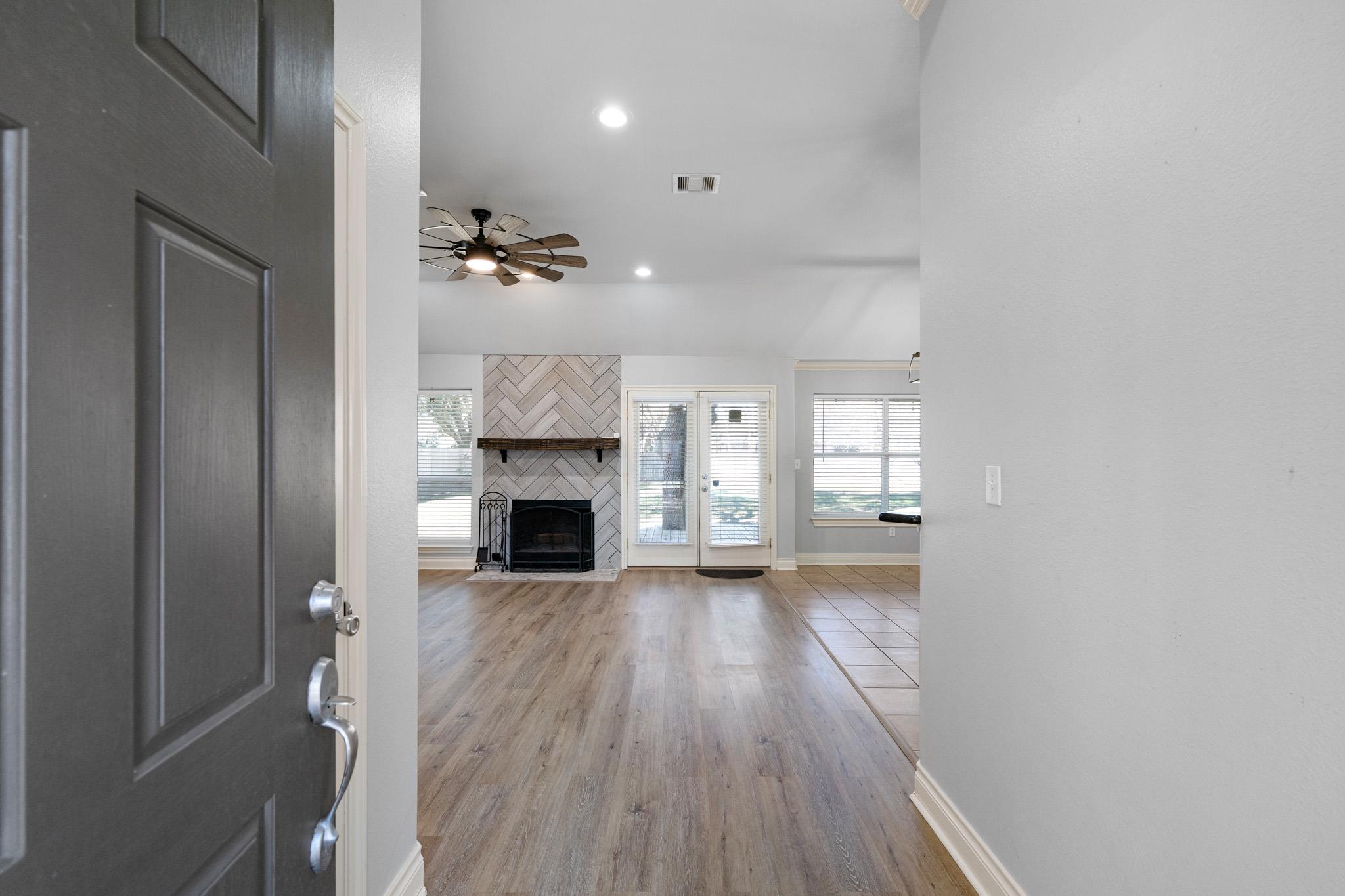 705 Trochta St, El Campo, TX 77437