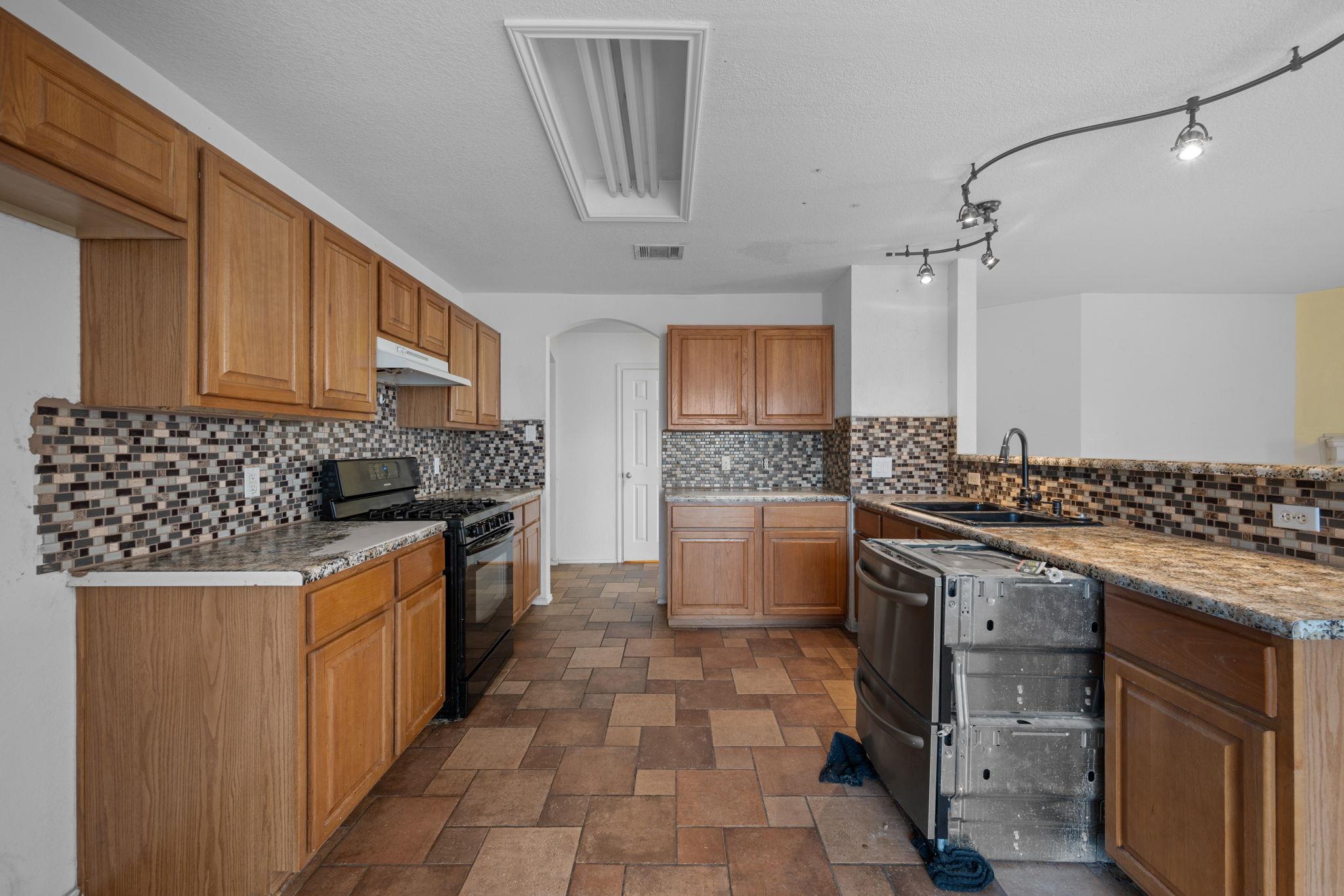 106 Bennett Cv, Hutto, TX 78634