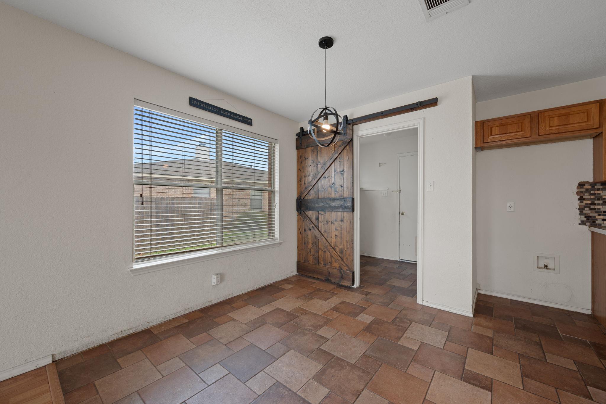 106 Bennett Cv, Hutto, TX 78634