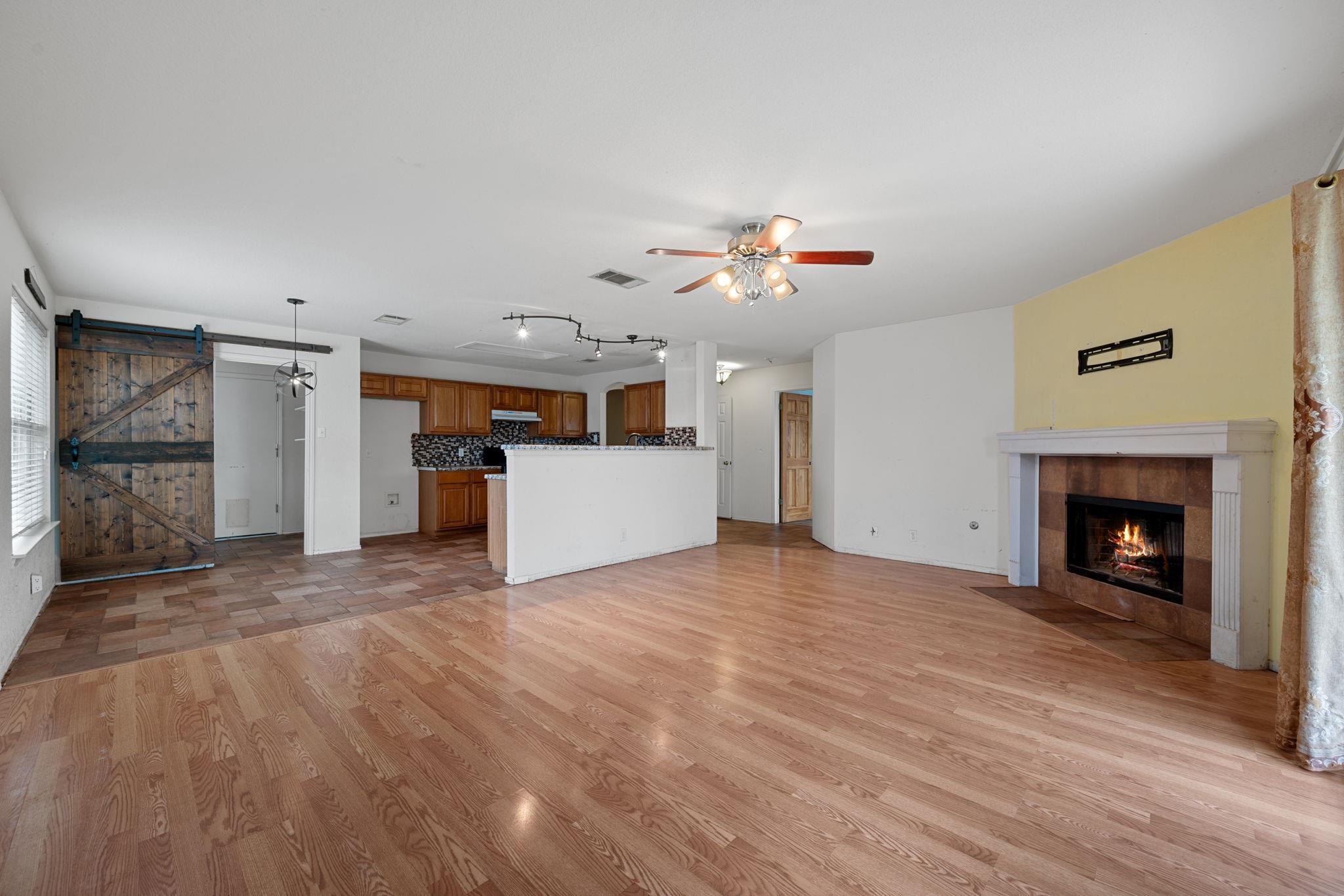 106 Bennett Cv, Hutto, TX 78634