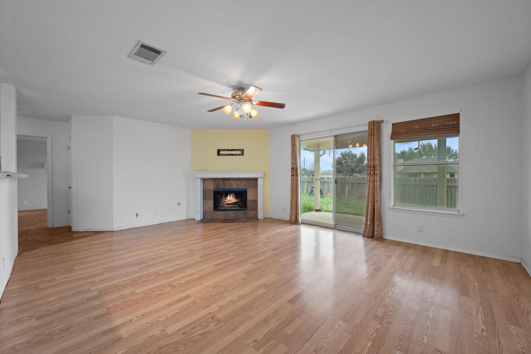 106 Bennett Cv, Hutto, TX 78634