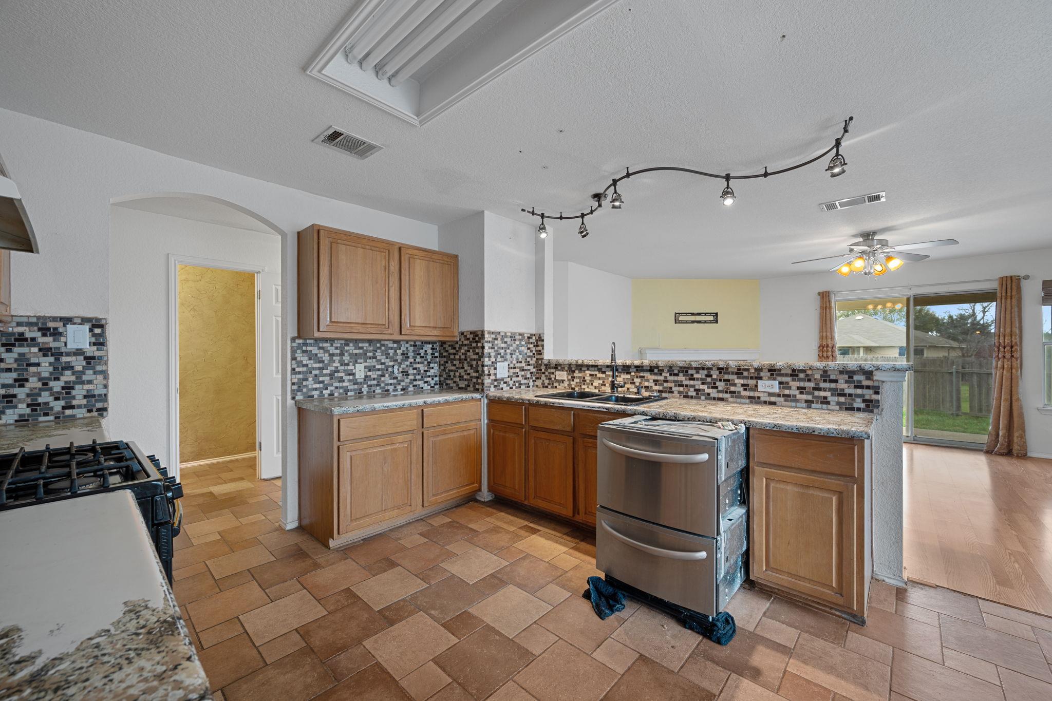 106 Bennett Cv, Hutto, TX 78634