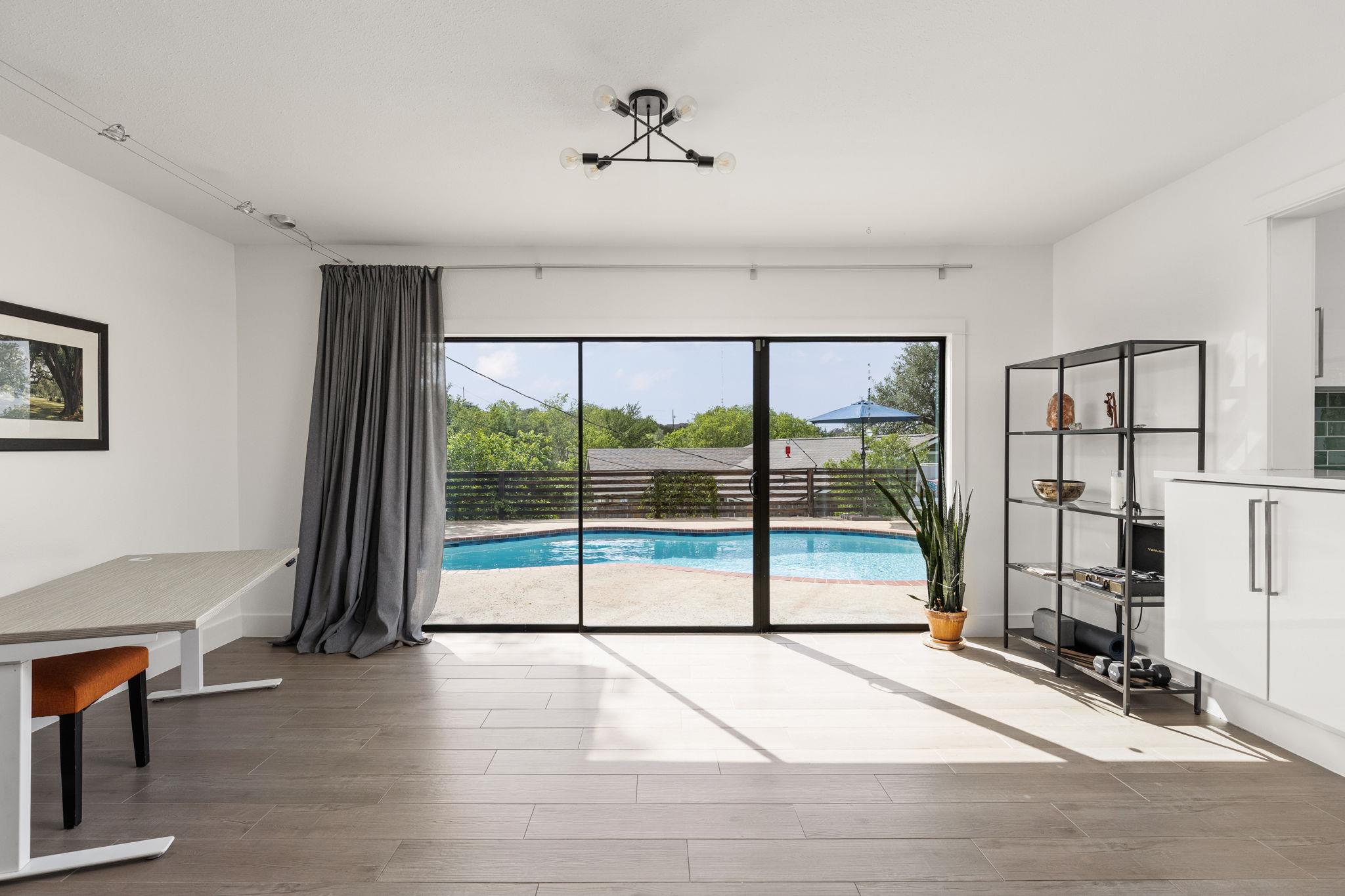 6806 Silvermine Dr, Austin, TX 78736