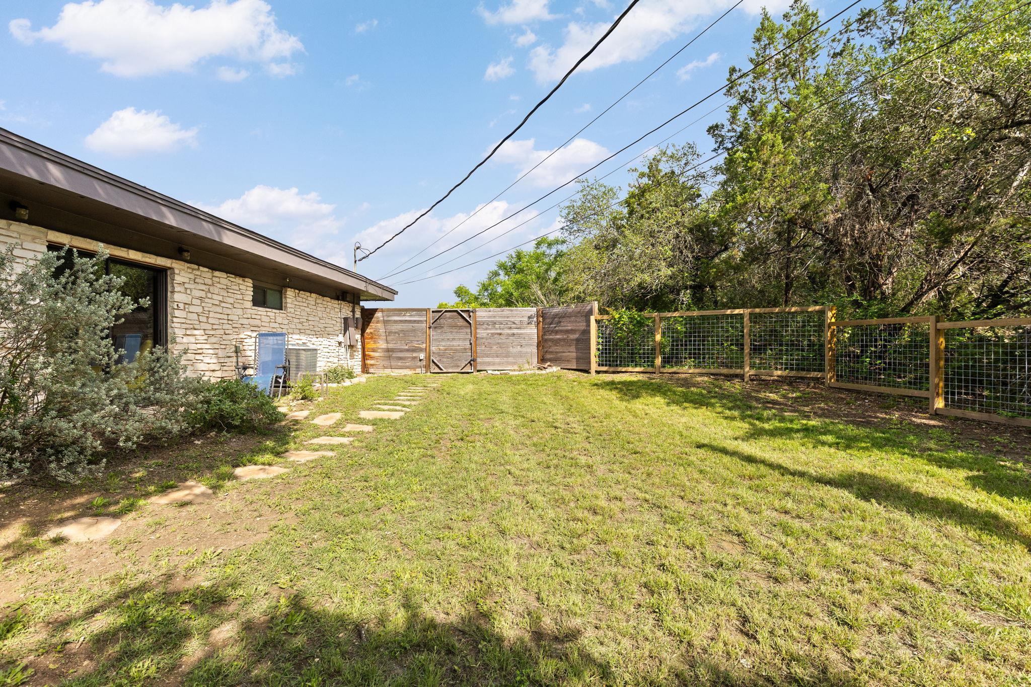 6806 Silvermine Dr, Austin, TX 78736
