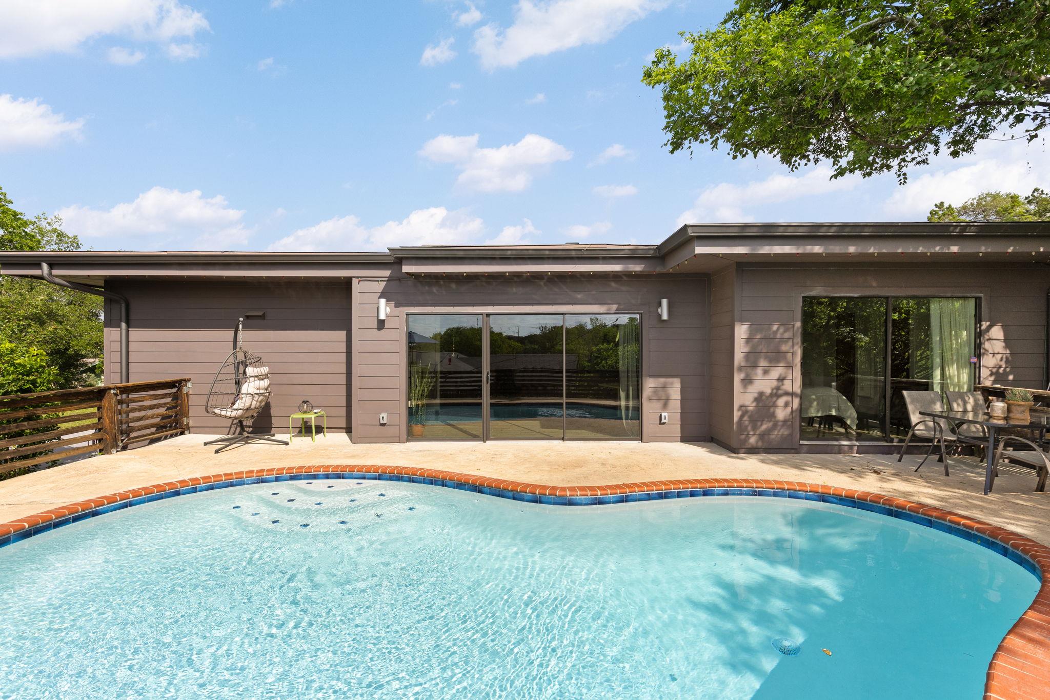 6806 Silvermine Dr, Austin, TX 78736