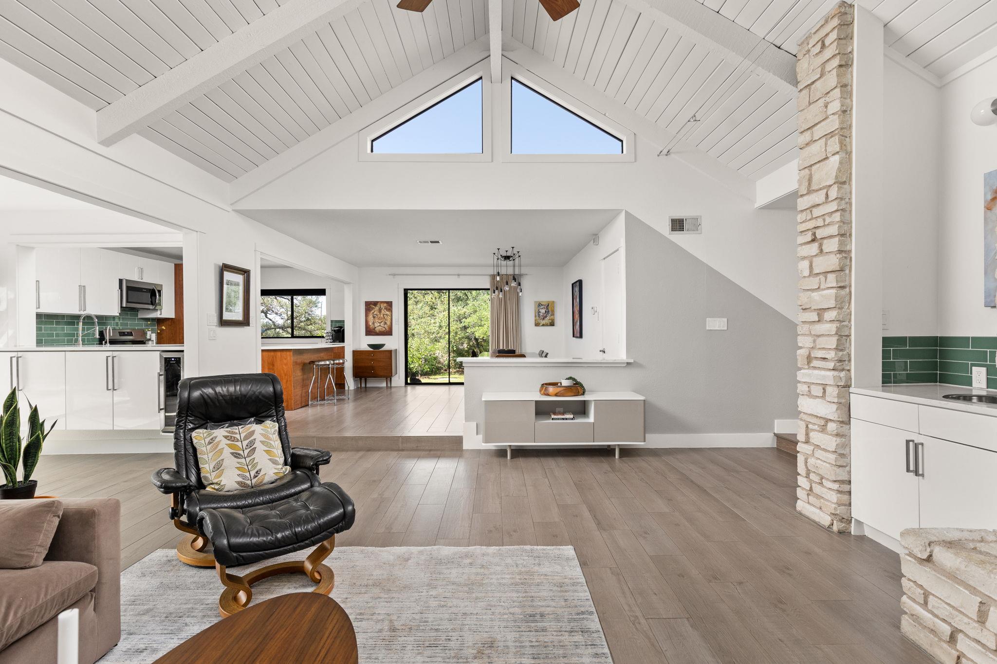 6806 Silvermine Dr, Austin, TX 78736