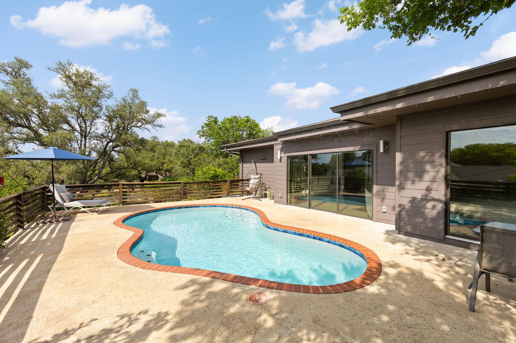 6806 Silvermine Dr, Austin, TX 78736