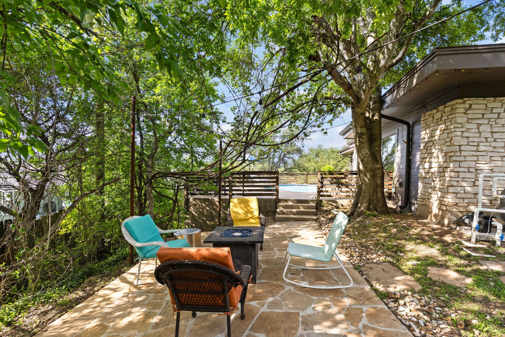 6806 Silvermine Dr, Austin, TX 78736